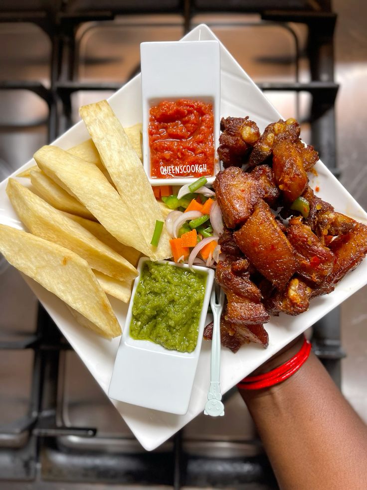 Fried yam and fried pork with pepper sauces